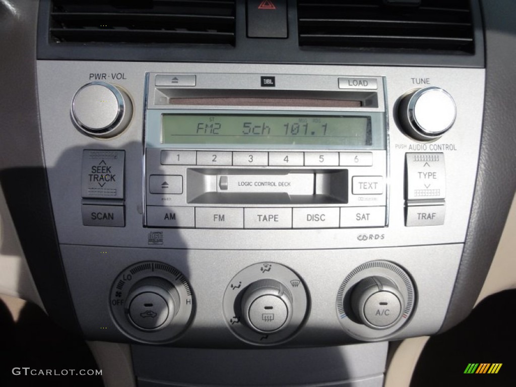 2004 Solara SE V6 Convertible - Black / Ivory photo #39