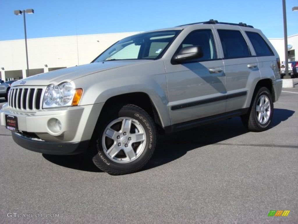 2007 Grand Cherokee Laredo - Light Graystone Pearl / Dark Khaki/Light Graystone photo #2