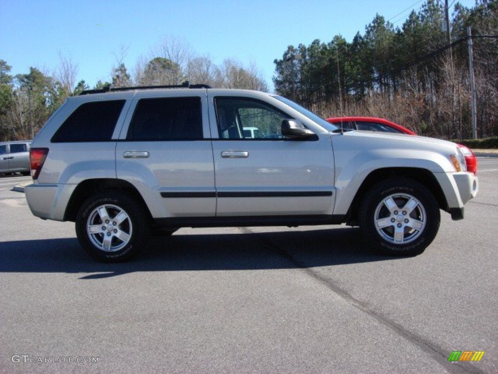 2007 Grand Cherokee Laredo - Light Graystone Pearl / Dark Khaki/Light Graystone photo #6