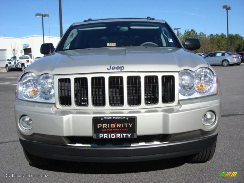 2007 Grand Cherokee Laredo - Light Graystone Pearl / Dark Khaki/Light Graystone photo #8