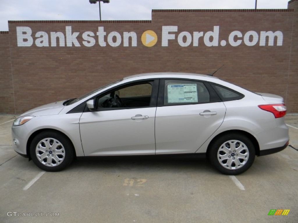 2012 Focus SE Sedan - Ingot Silver Metallic / Charcoal Black photo #6