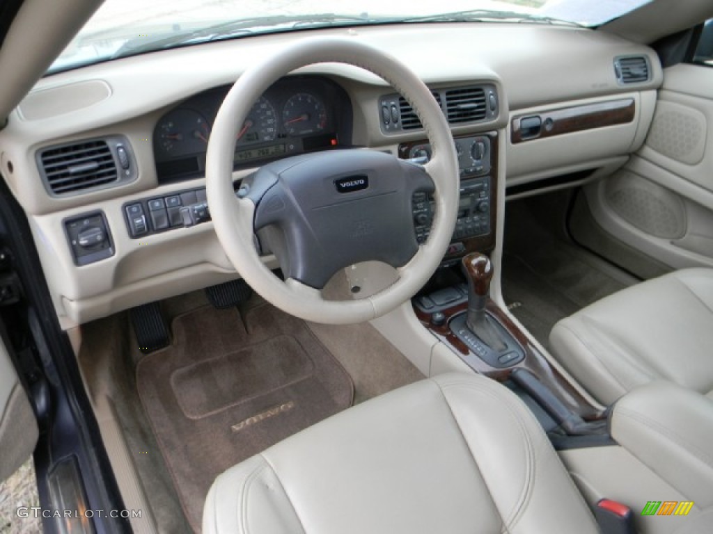 Beige Interior 2004 Volvo C70 High Pressure Turbo Photo #60441379
