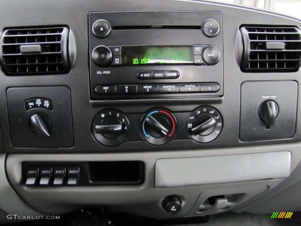 2007 Ford F350 Super Duty XL Crew Cab 4x4 Controls Photo #60443930