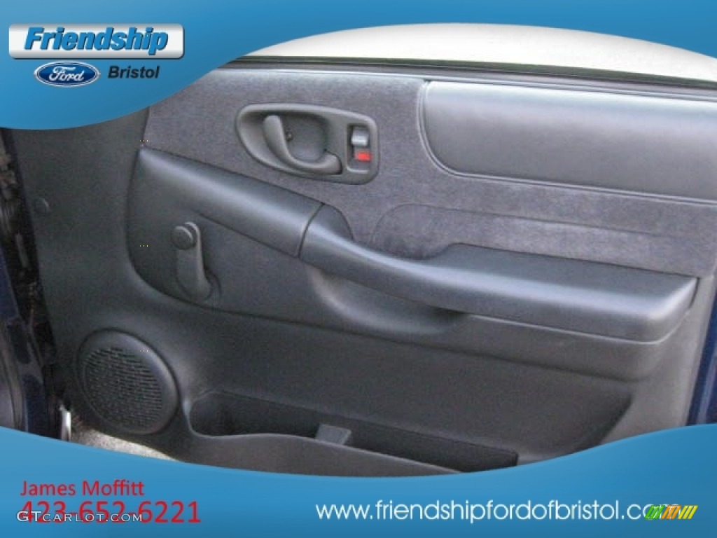 1999 S10 LS Regular Cab - Indigo Blue Metallic / Graphite photo #18