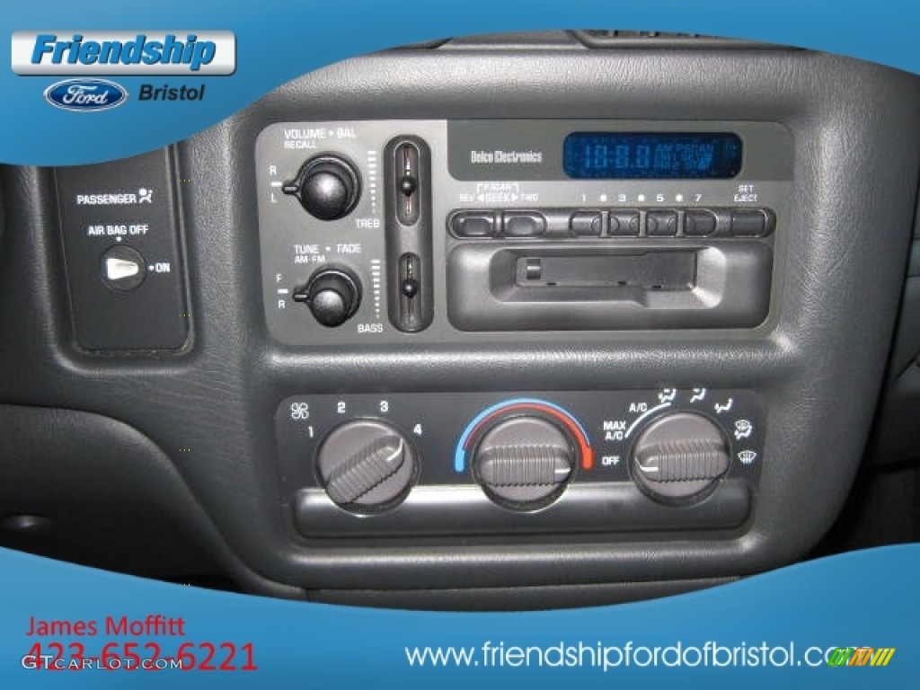 1999 S10 LS Regular Cab - Indigo Blue Metallic / Graphite photo #19