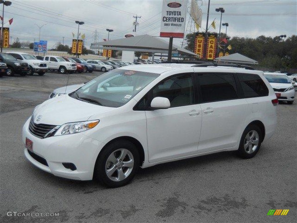 2012 Sienna LE - Super White / Bisque photo #3