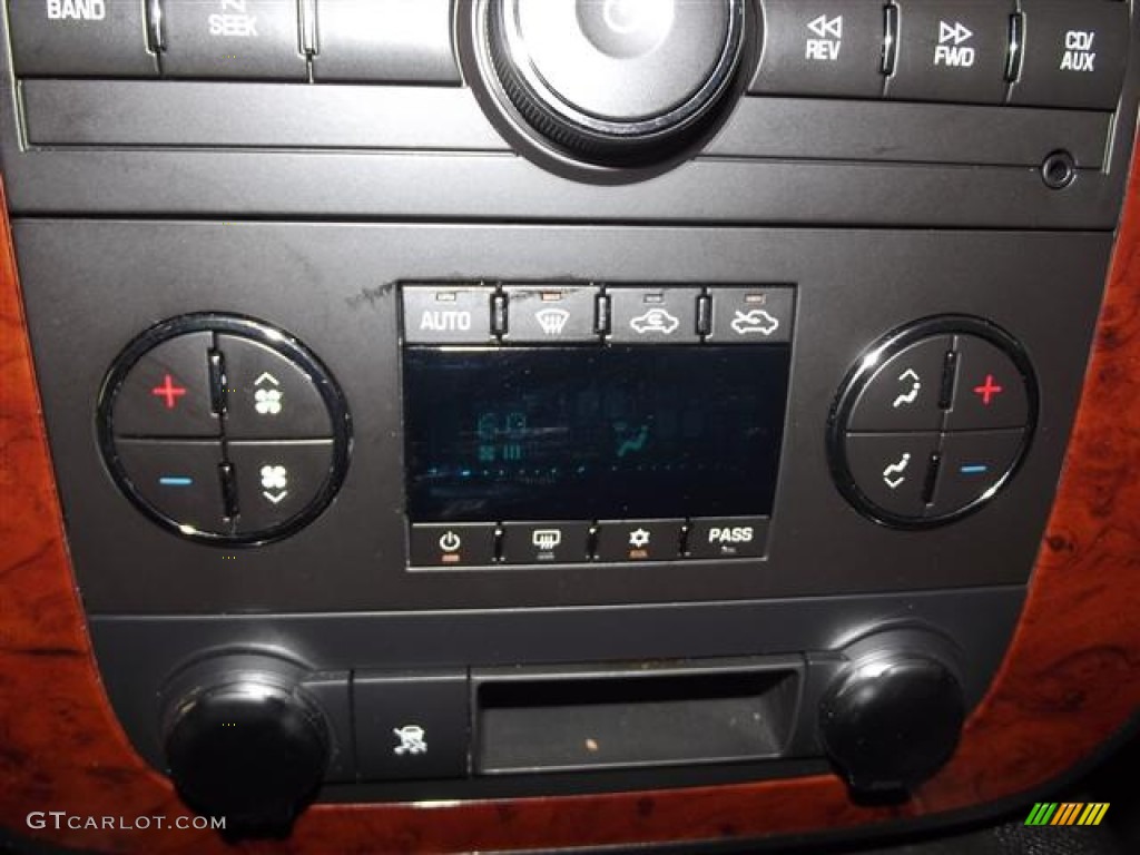 2010 Chevrolet Avalanche LS Controls Photo #60459936