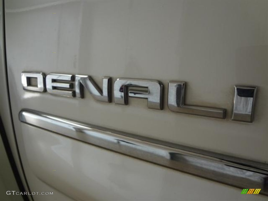 2010 GMC Sierra 1500 Denali Crew Cab Marks and Logos Photos