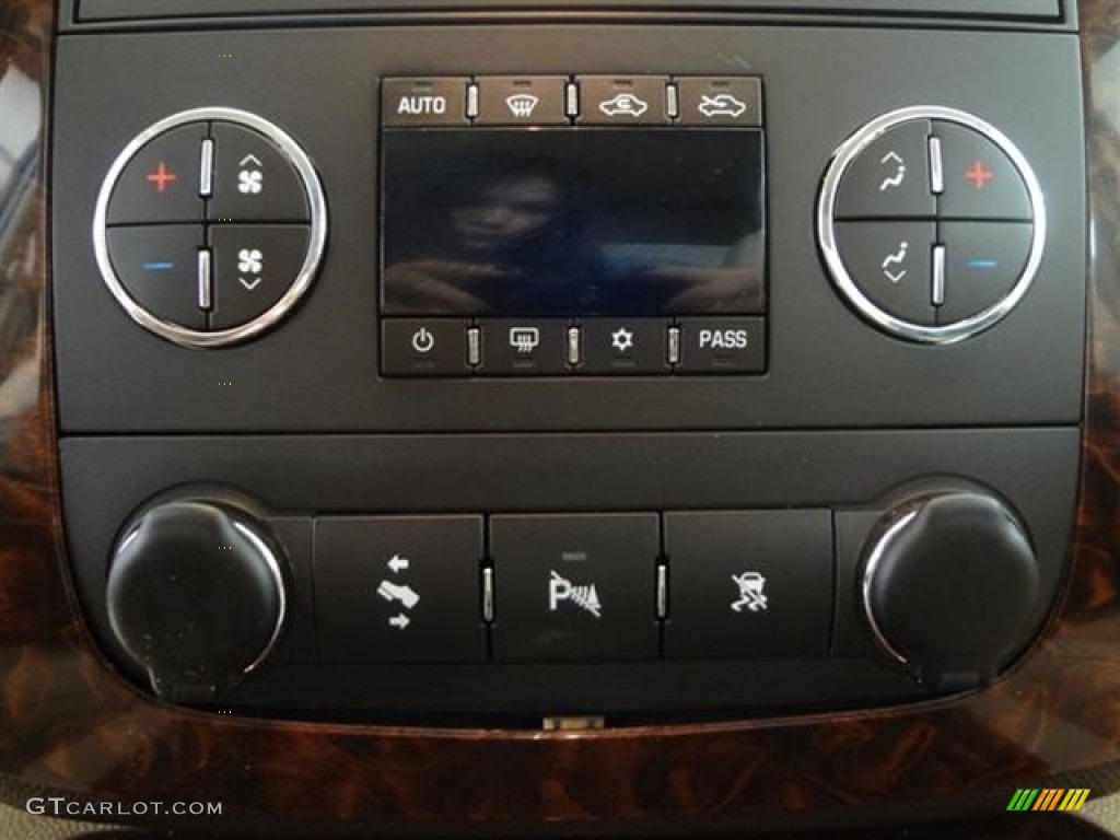 2010 GMC Sierra 1500 Denali Crew Cab Controls Photo #60460125