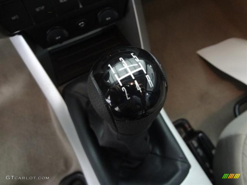 2009 Ford Focus SE Coupe 5 Speed Manual Transmission Photo #60460548