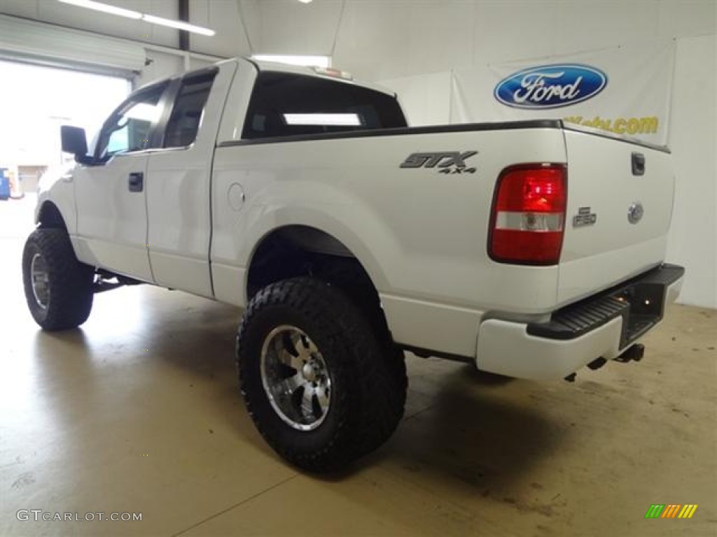 2005 F150 STX SuperCab 4x4 - Oxford White / Medium Flint Grey photo #7