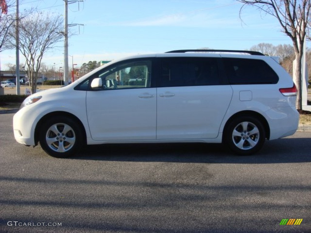 2011 Sienna LE - Super White / Bisque photo #5