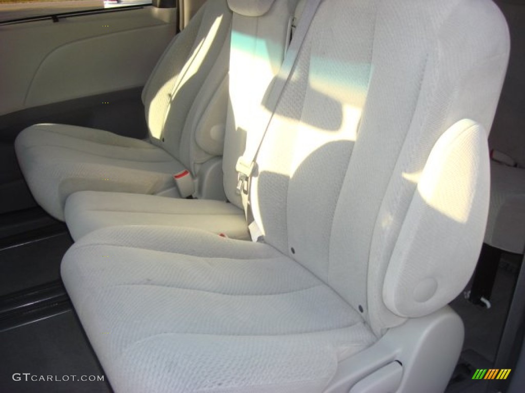 2011 Sienna LE - Super White / Bisque photo #9