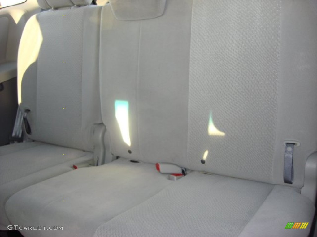 2011 Sienna LE - Super White / Bisque photo #10