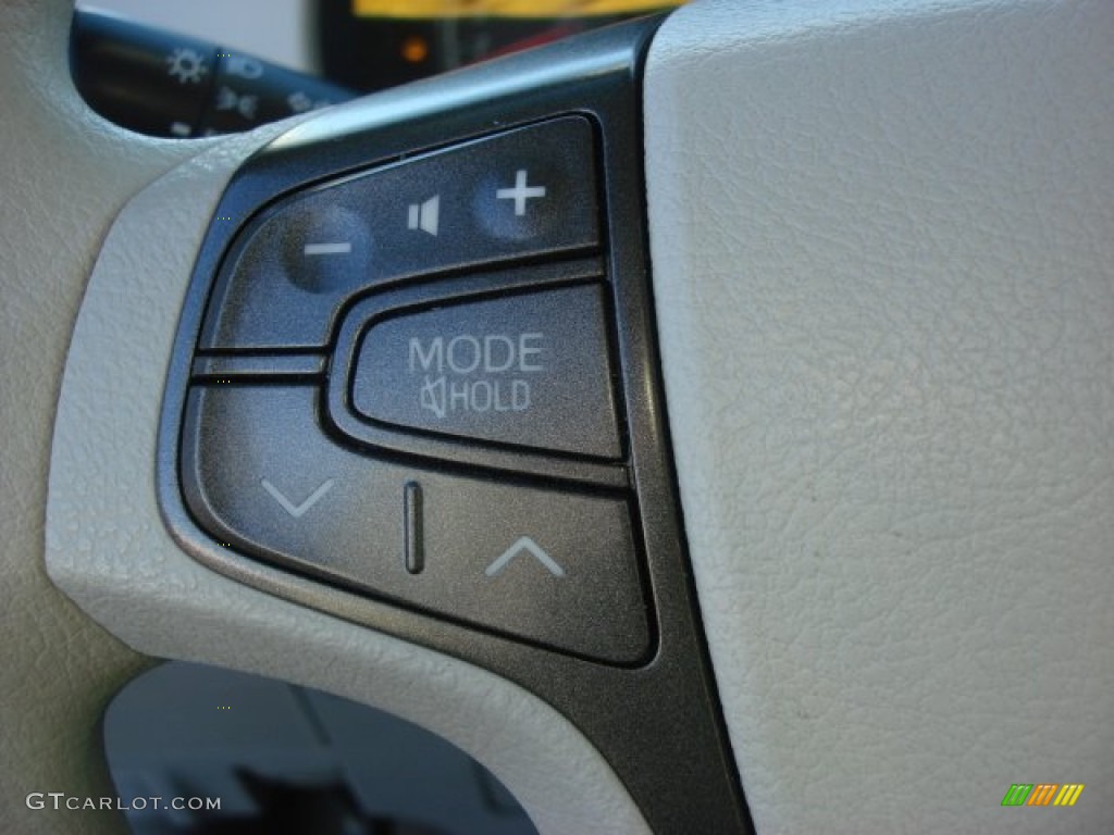 2011 Sienna LE - Super White / Bisque photo #14