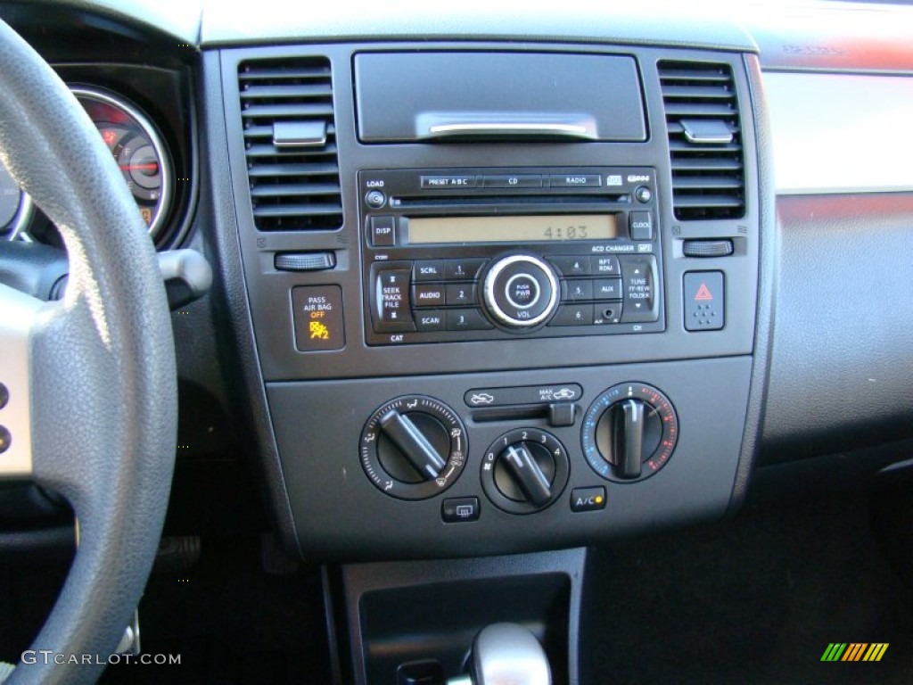2007 Nissan Versa SL Controls Photo #60475106