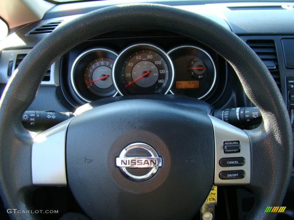 2007 Nissan Versa SL Steering Wheel Photos