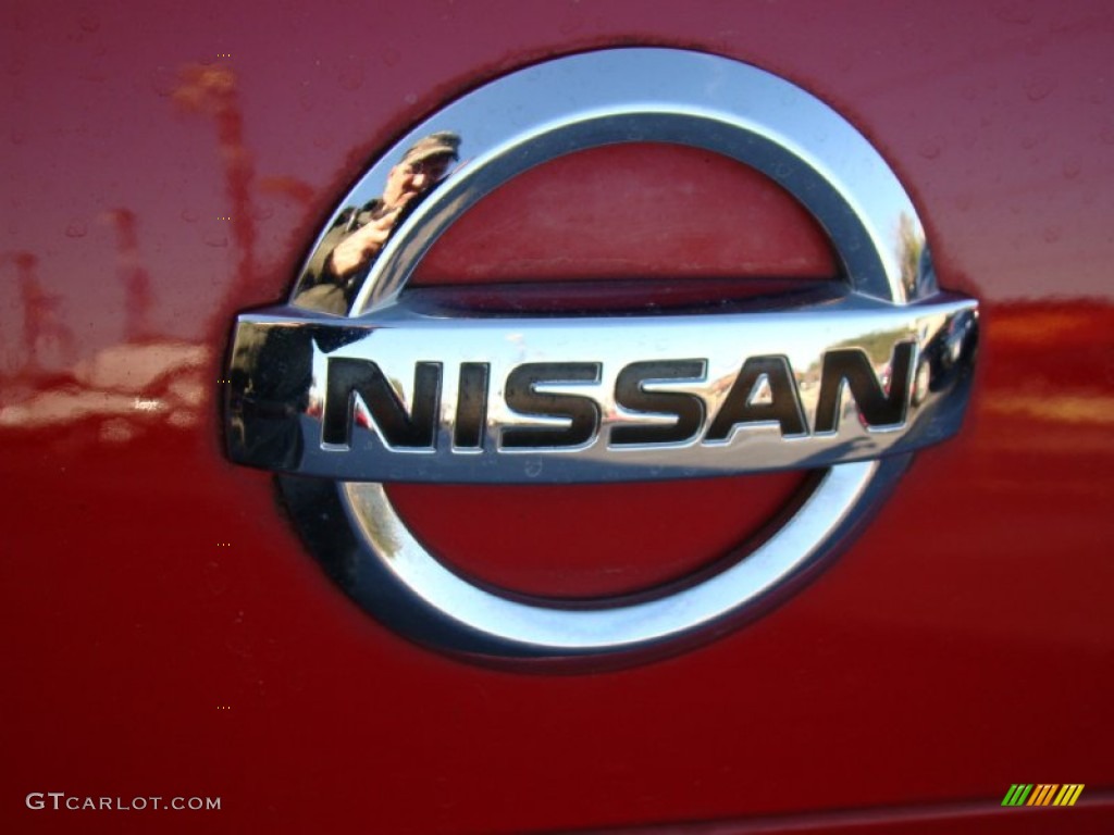 2007 Nissan Versa SL Marks and Logos Photos