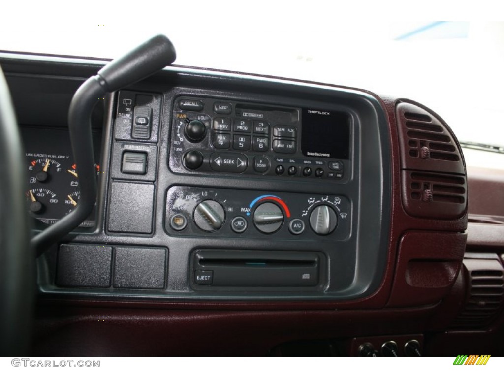 1995 Chevrolet Suburban K1500 LS 4x4 Controls Photo #60478445