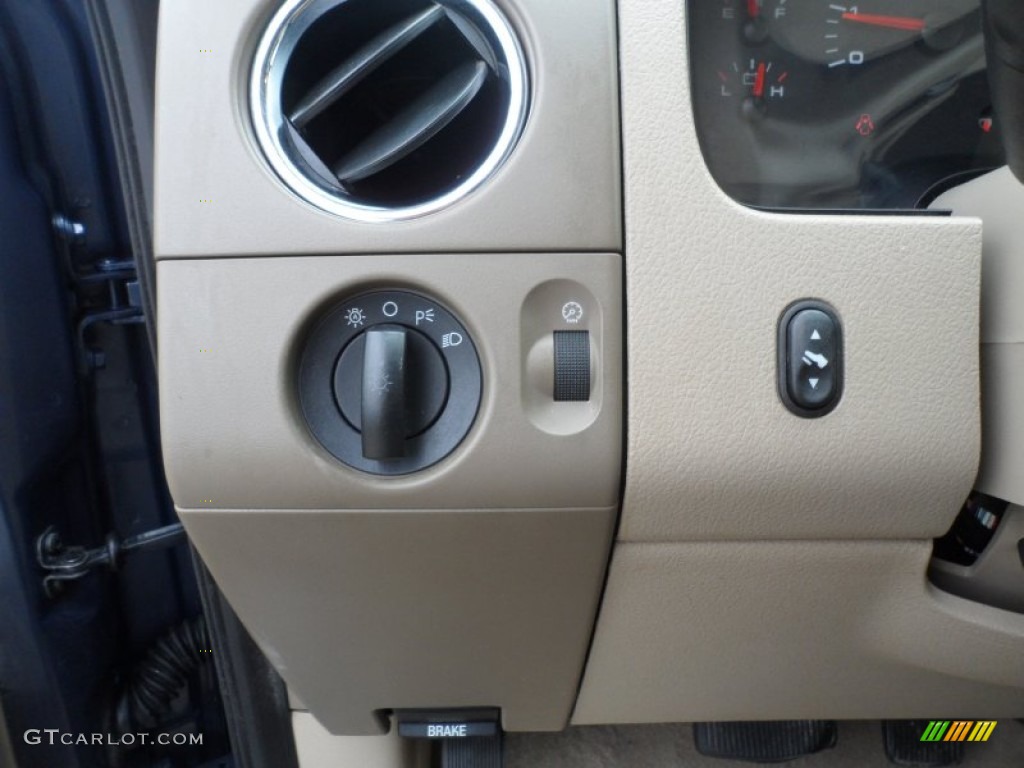 2004 F150 XLT SuperCrew - Medium Wedgewood Blue Metallic / Tan photo #38