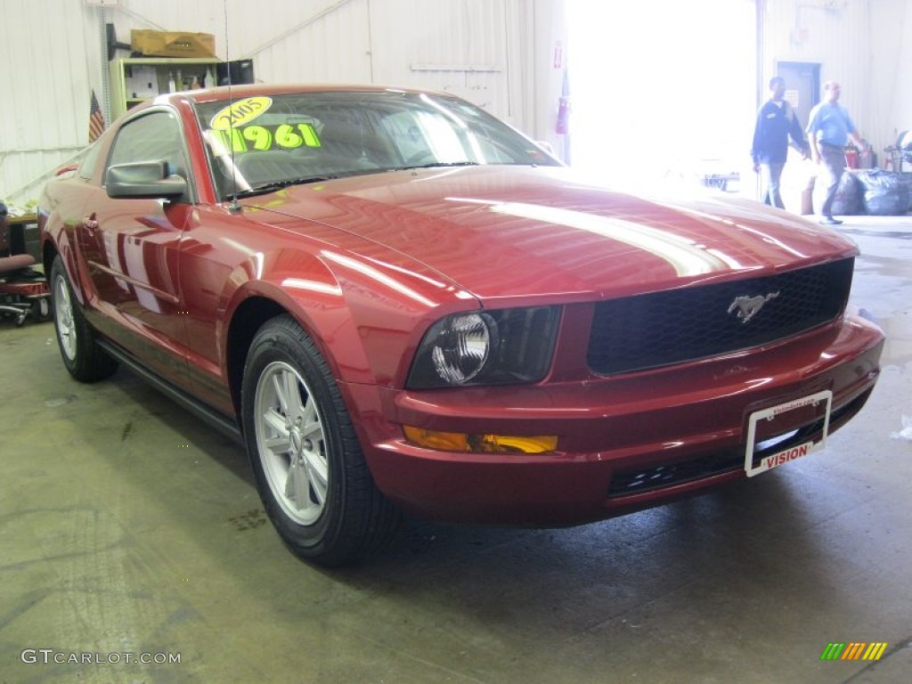 2005 Mustang V6 Deluxe Coupe - Redfire Metallic / Light Graphite photo #13