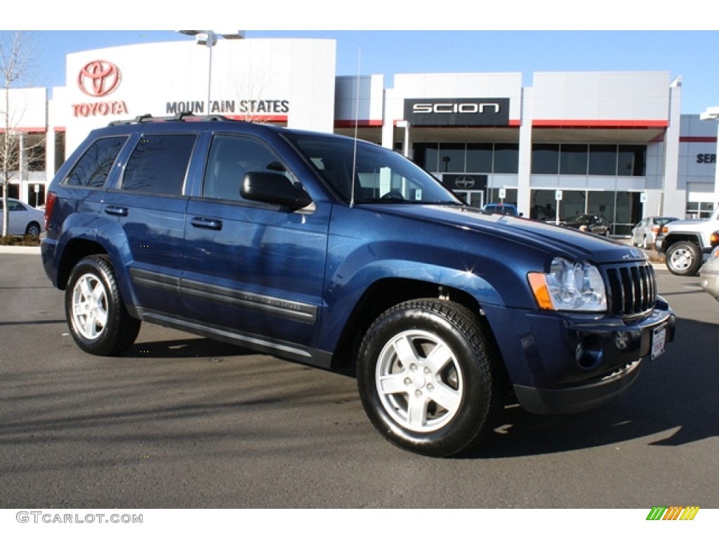 Midnight Blue Pearl Jeep Grand Cherokee