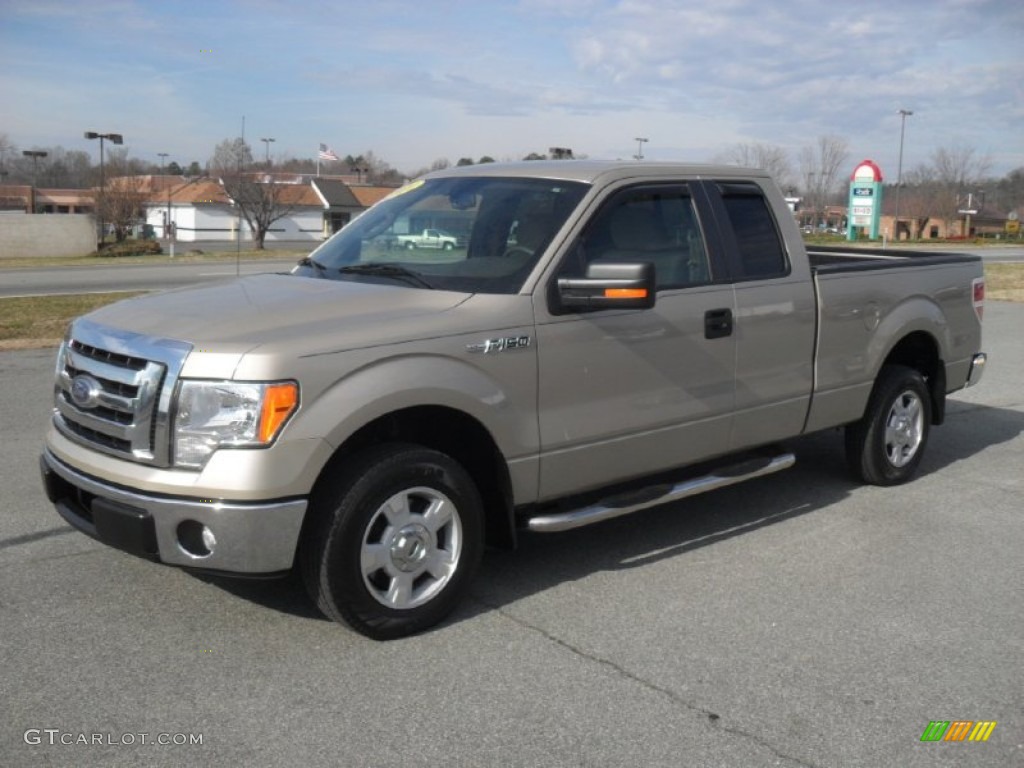 2010 F150 XLT SuperCab - Pueblo Gold Metallic / Medium Stone photo #1