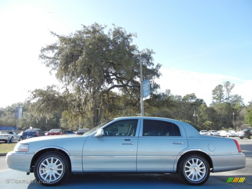 Silver Birch Metallic 2007 Lincoln Town Car Signature Exterior Photo #60500726