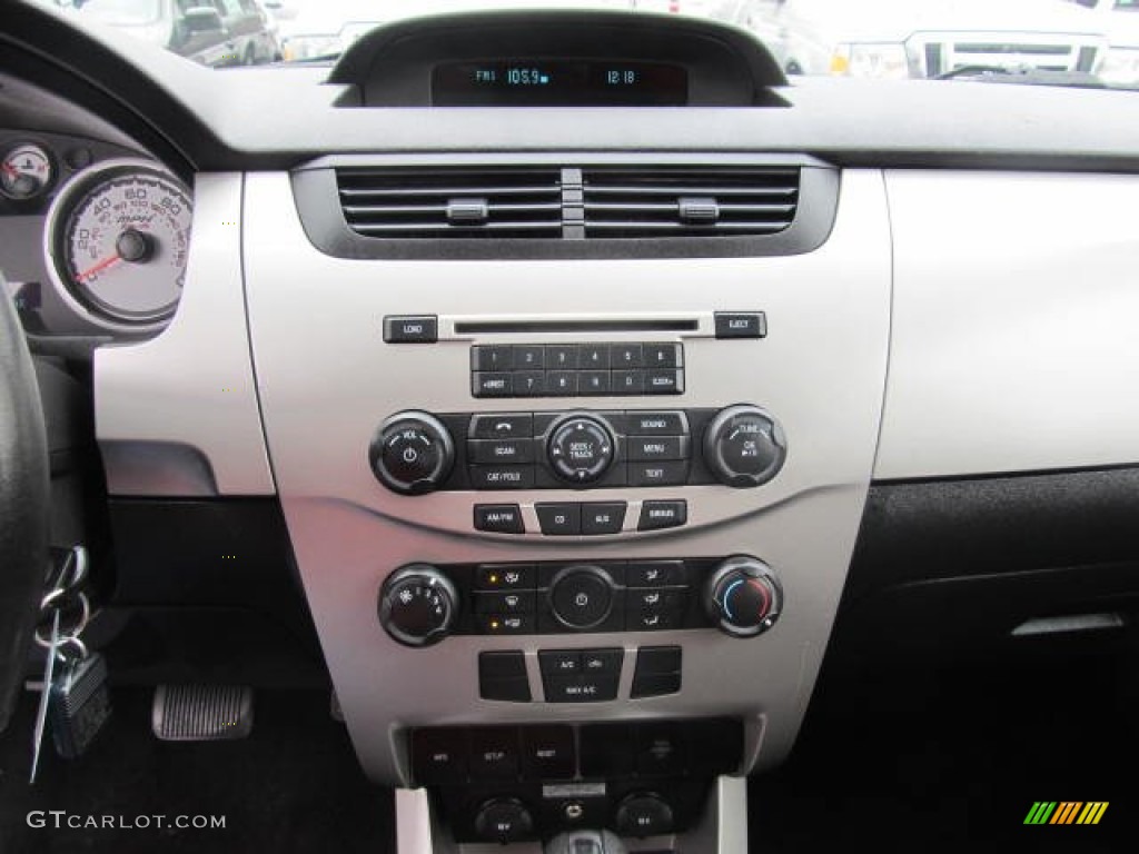 2008 Ford Focus SES Sedan Controls Photo #60513443