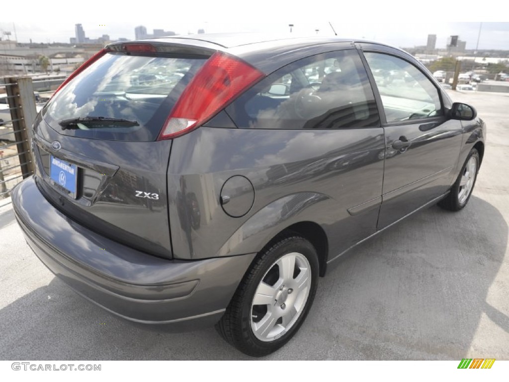 2005 Focus ZX3 SES Coupe - Liquid Grey Metallic / Charcoal/Charcoal photo #7