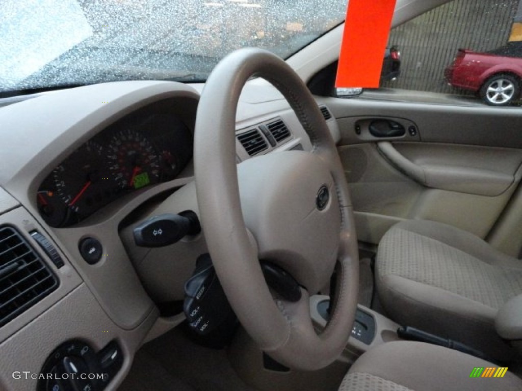 2005 Focus ZXW SES Wagon - Arizona Beige Metallic / Dark Pebble/Light Pebble photo #15