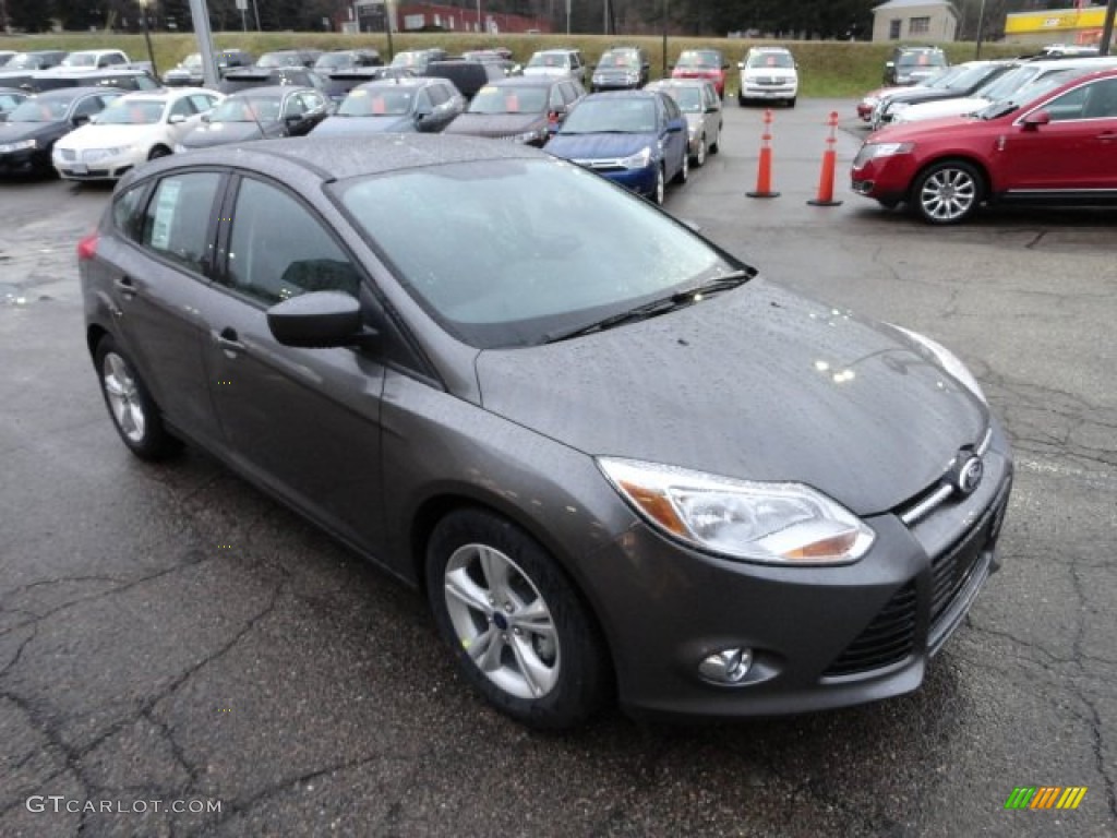 2012 Focus SE Sport 5-Door - Sterling Grey Metallic / Two-Tone Sport photo #6