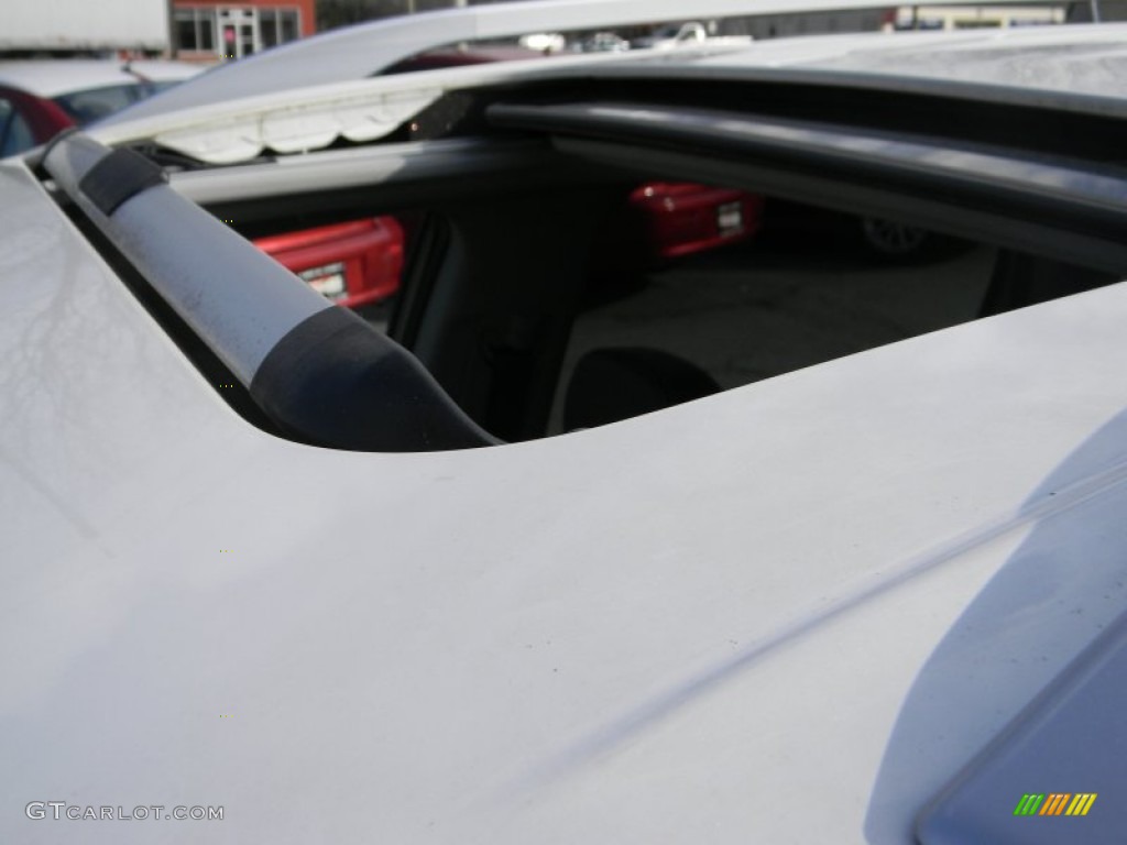 2009 Outlander SE 4WD - Diamond White Pearl / Black photo #10