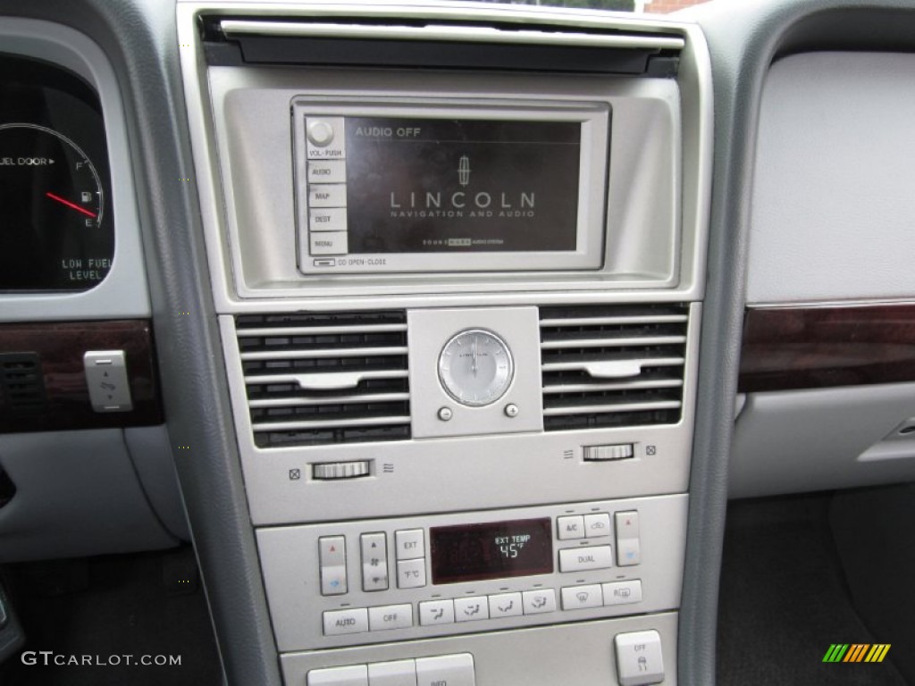 2004 Lincoln Aviator Ultimate 4x4 Controls Photo #60526213