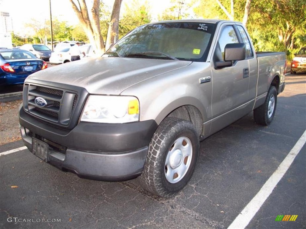 2005 F150 XL Regular Cab - Arizona Beige Metallic / Tan photo #4