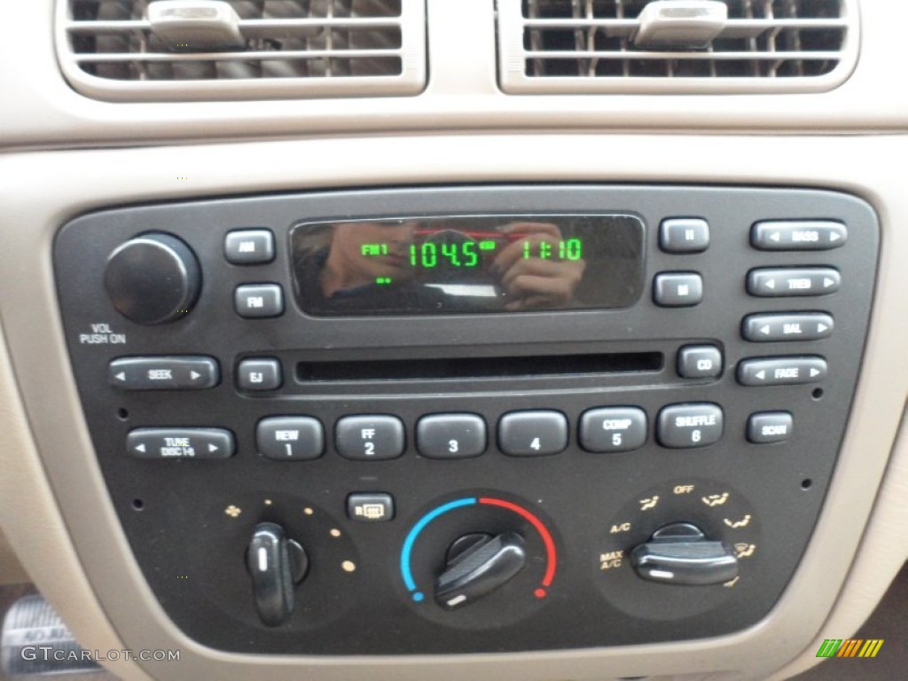 2003 Ford Taurus SE Wagon Audio System Photos