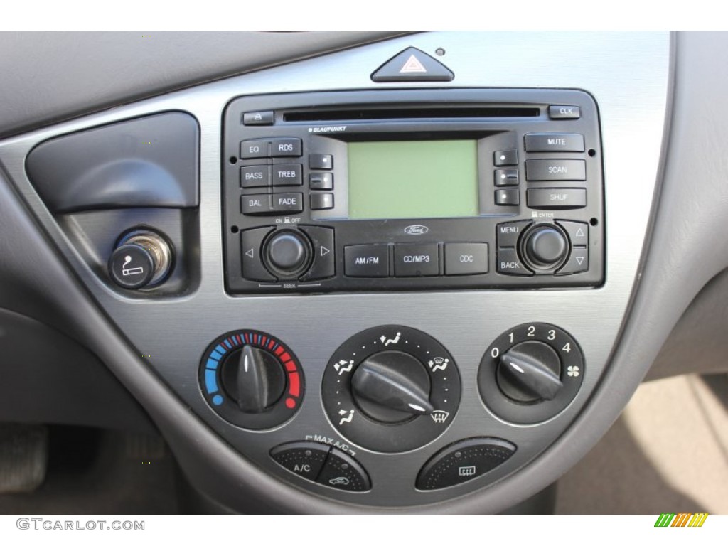 2003 Ford Focus ZX5 Hatchback Controls Photo #60537304