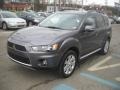 2010 Graphite Gray Pearl Mitsubishi Outlander SE 4WD  photo #7