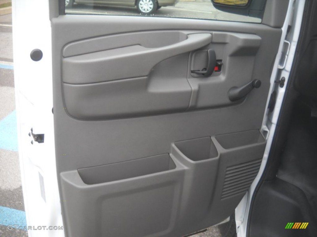 2007 Express 1500 AWD Commercial Van - Summit White / Medium Pewter photo #8