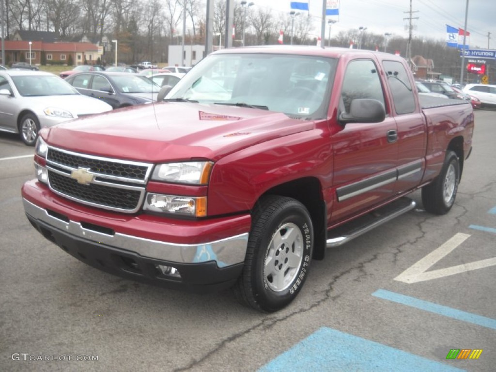 2006 Silverado 1500 Z71 Extended Cab 4x4 - Sport Red Metallic / Dark Charcoal photo #7