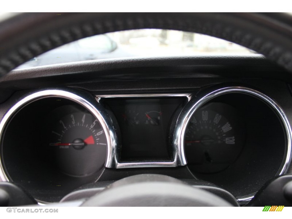 2006 Mustang V6 Premium Coupe - Screaming Yellow / Dark Charcoal photo #18