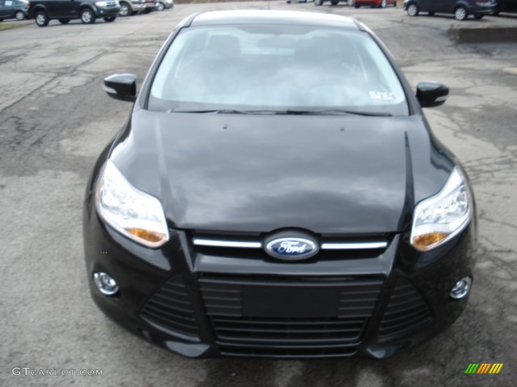 2012 Focus SE Sedan - Tuxedo Black Metallic / Charcoal Black photo #3