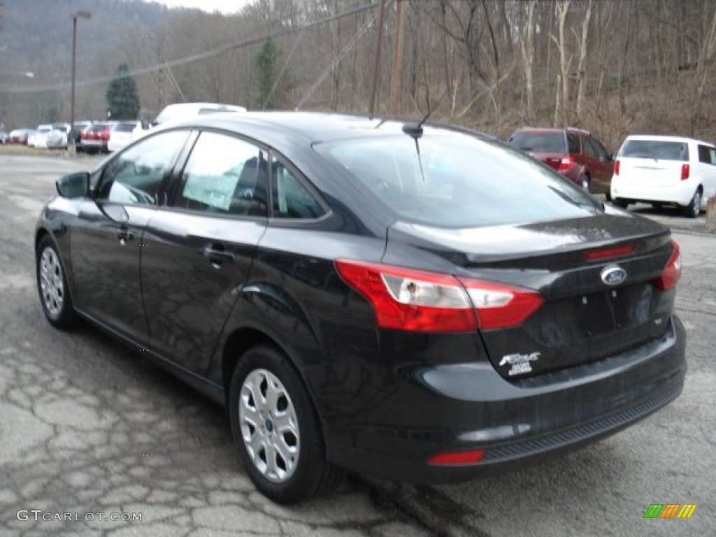 2012 Focus SE Sedan - Tuxedo Black Metallic / Charcoal Black photo #6