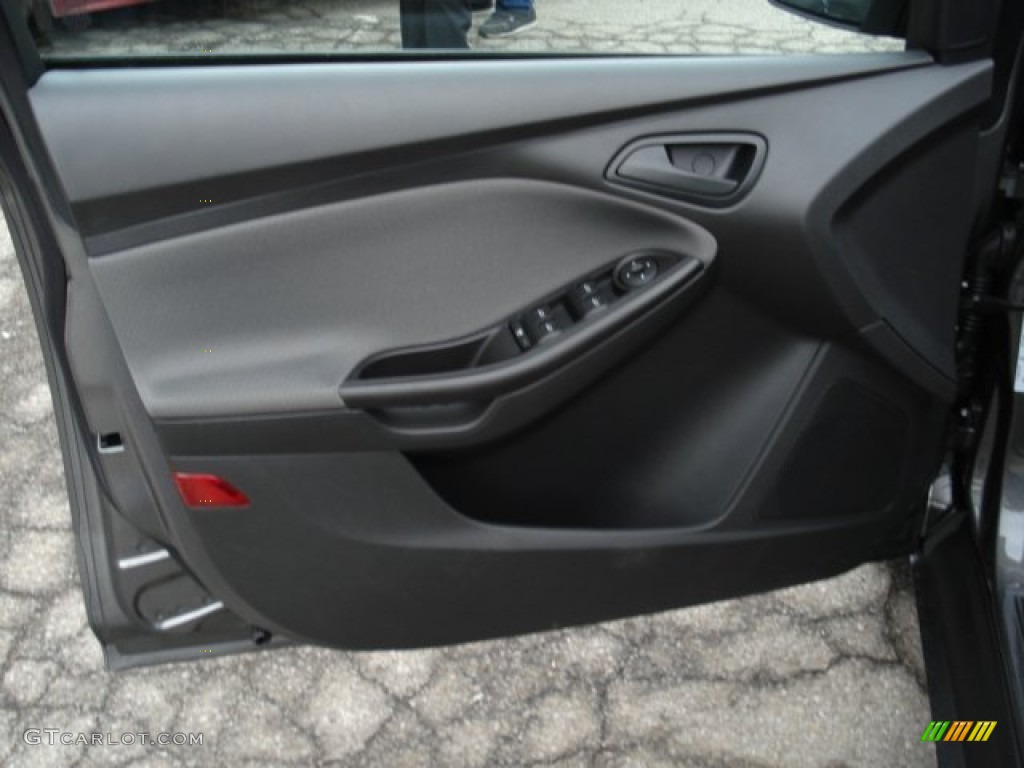 2012 Focus SE Sedan - Sterling Grey Metallic / Charcoal Black photo #12
