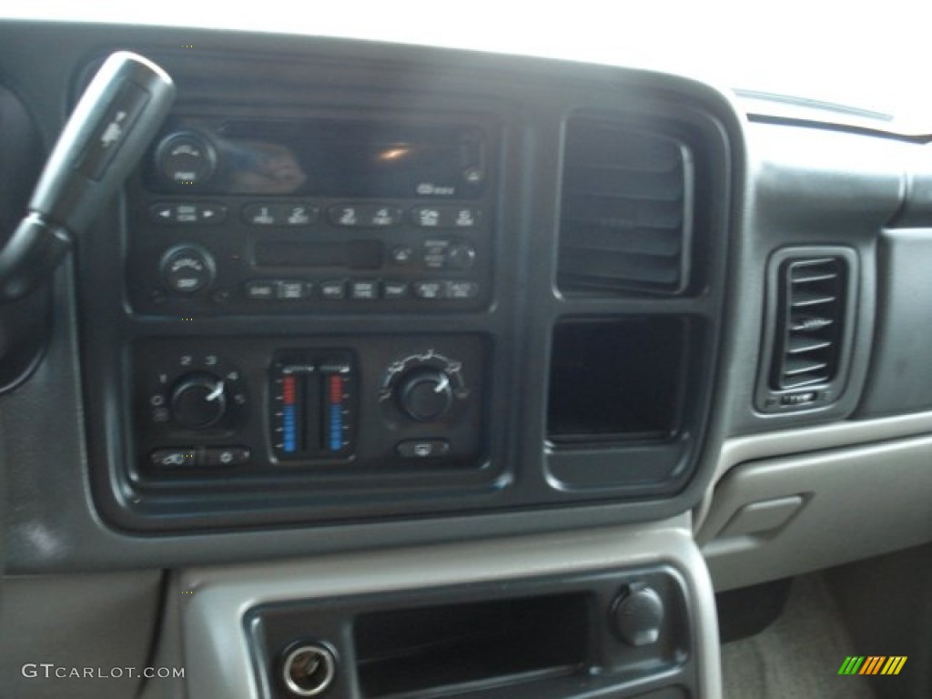2003 Suburban 1500 4x4 - Light Pewter Metallic / Tan/Neutral photo #12