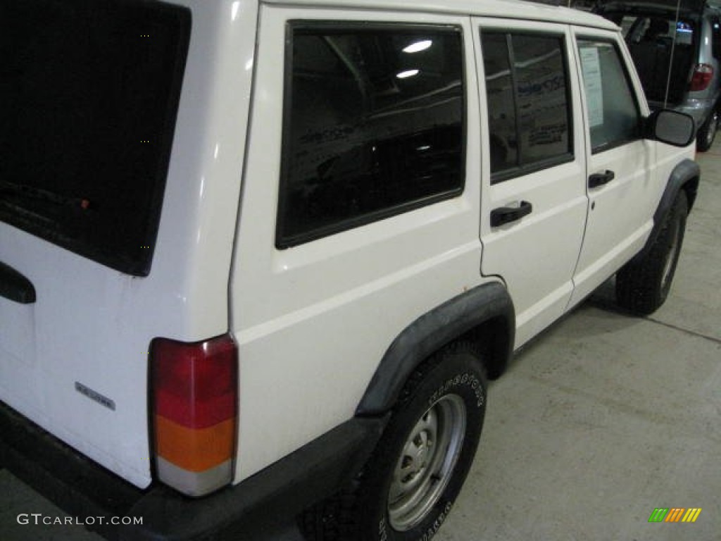 2000 Cherokee SE 4x4 Right Hand Drive - Stone White / Agate Black photo #1