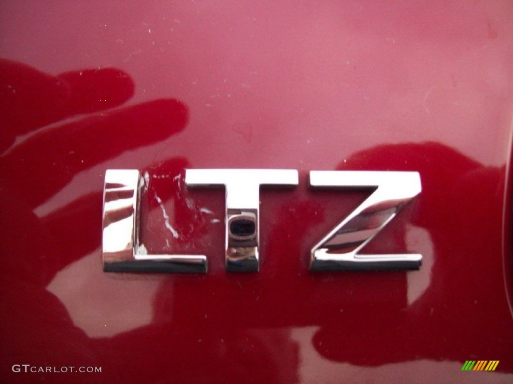 2008 Chevrolet Malibu LTZ Sedan Marks and Logos Photos