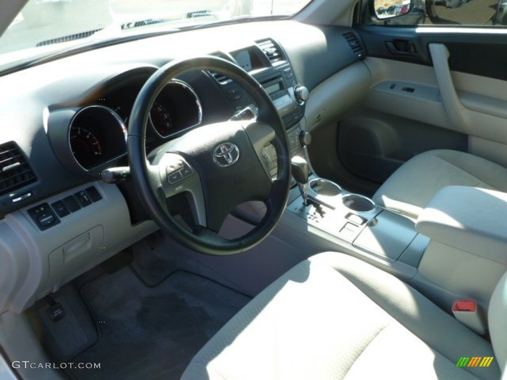 2010 Highlander V6 4WD - Classic Silver Metallic / Ash photo #11