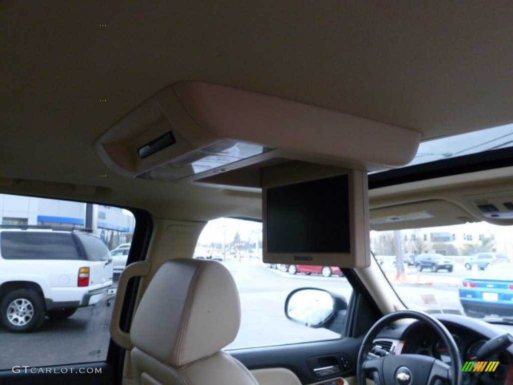 2008 Suburban 1500 LT 4x4 - Black / Light Cashmere/Ebony photo #12