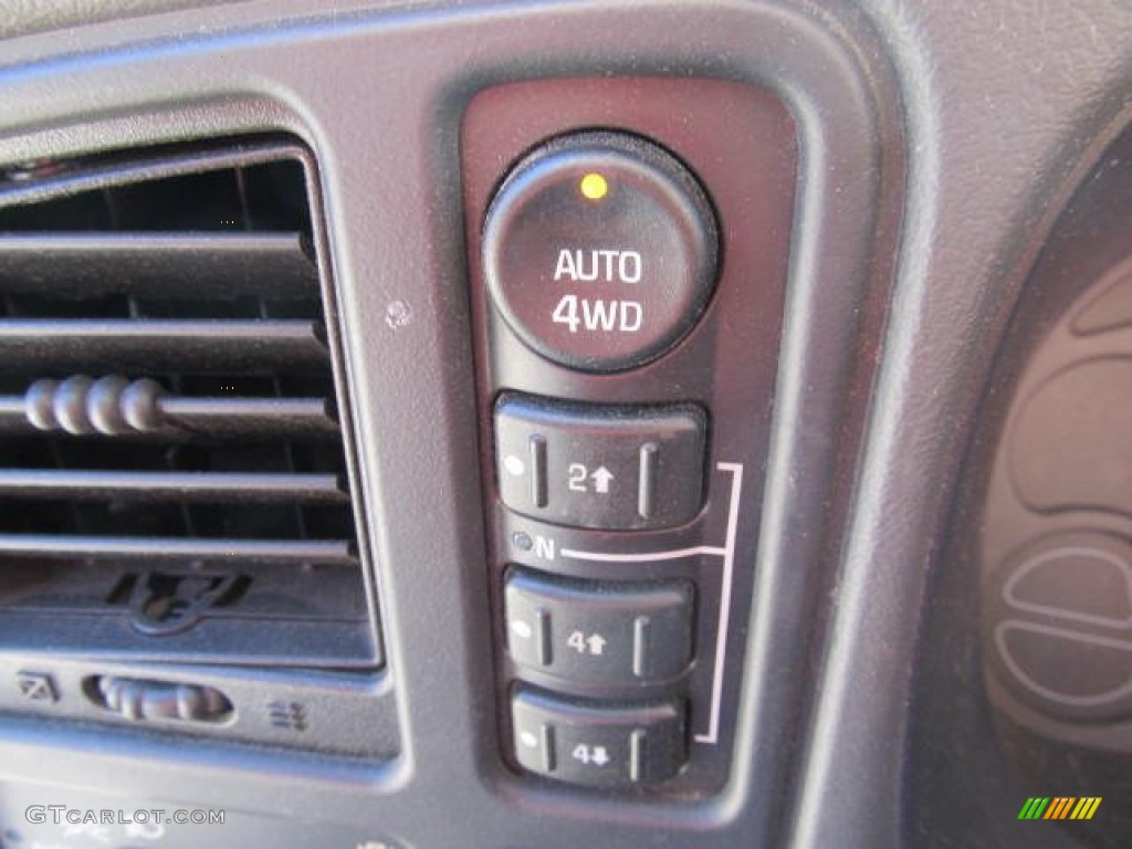2003 GMC Sierra 1500 SLE Extended Cab 4x4 Controls Photo #60588049